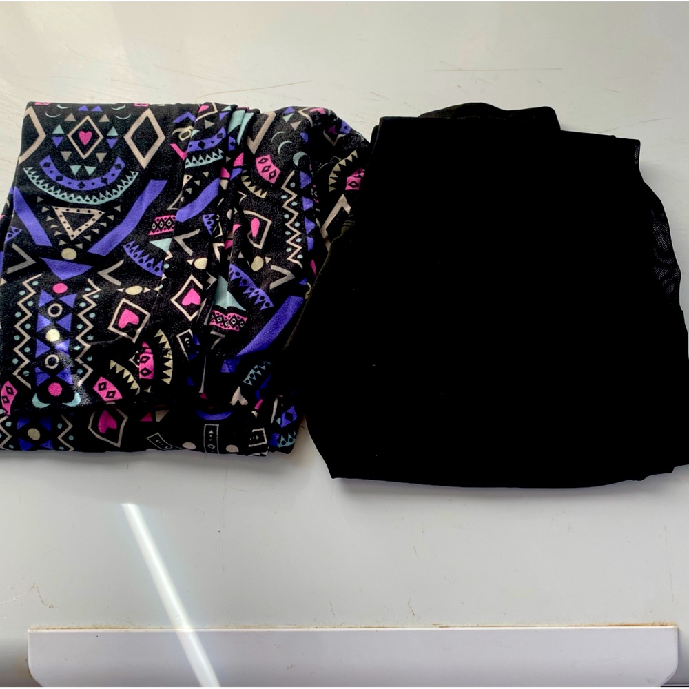 2 pairs of leggings bundle